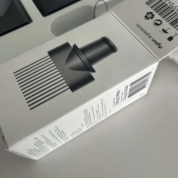 Dyson Supersonic attachments (no blow dryer) - Picture 3 of 5